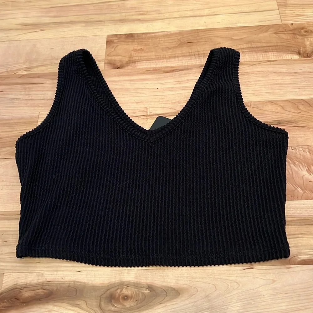 21 Saints Ladies Black V-Neck Ribbed Crop Tank Top -NWT - Picture 1 of 10